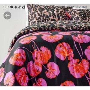 Diane Von Furstenberg Cheetah/Geranium Leaf Duvet Cover Set With 2 Shams